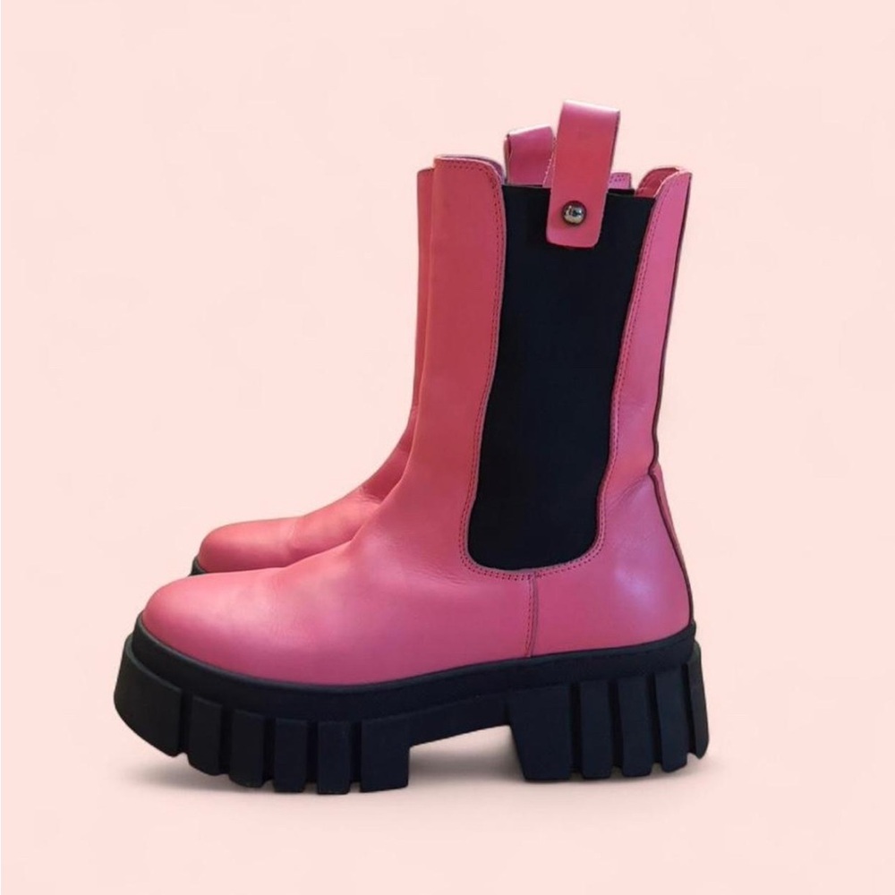 Venezia Pink and Black Footwear